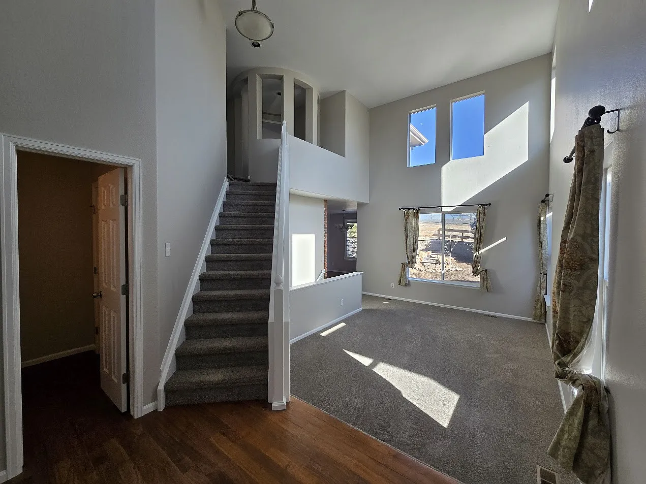 3 bed, 2.5 bath, 1725 sqft, $3,200 — Photo 2