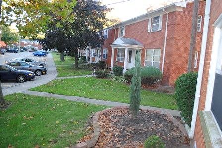 4th image of 6922 Town Ln