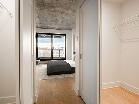 5th image of 46 Rue Du Square George Atienne Cartier #Sir-541