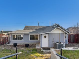 25008 Ocean View Dr, Crestline, CA 92325