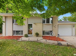 122 Lynnhaven Dr, Washington, IL 61571