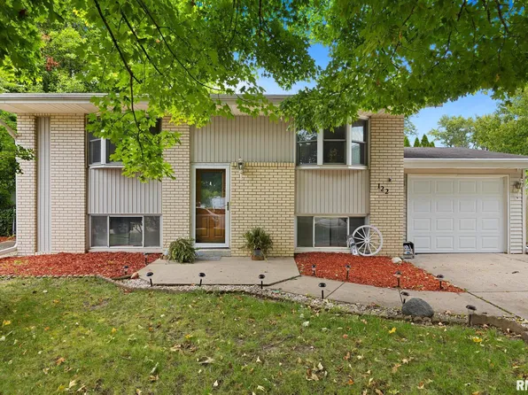 122 Lynnhaven Dr, Washington, IL 61571