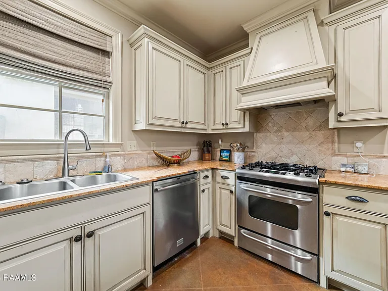 413 Harbor Rd — Photo 17