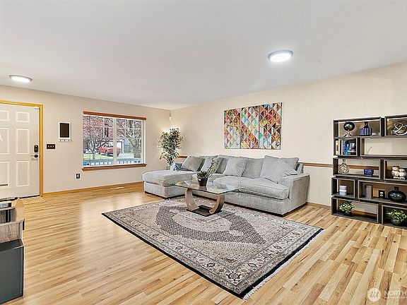 4th image of 18812 93rd Avenue E