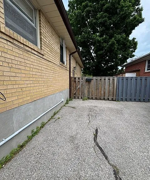 73 Farmbrook Rd #BASEMENT — Photo 29