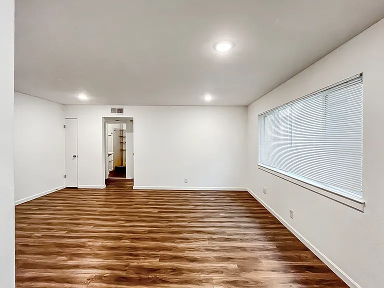 1644 Oxford St #8 — Photo 7