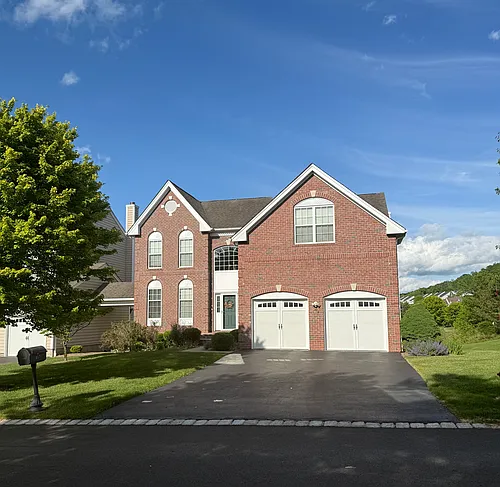 657 Creekside Ln Photo 1