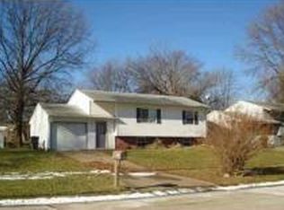 4016 Hillandale Rd, Davenport, IA 52806