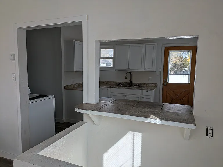 109 S 8th St — Photo 17