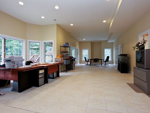 3rd image of 1600 Fox Tail Ln