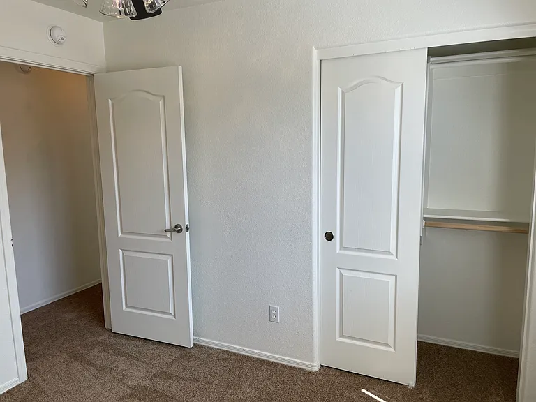 6831 S 33rd Dr — Photo 20