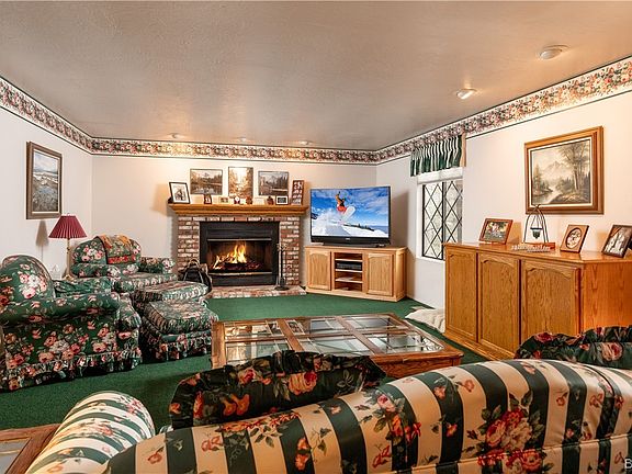 3rd image of 438 Eton Ln