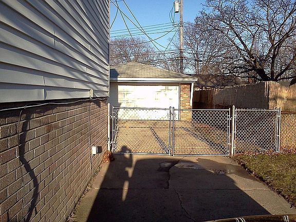 3rd image of 733 S Wildwood St