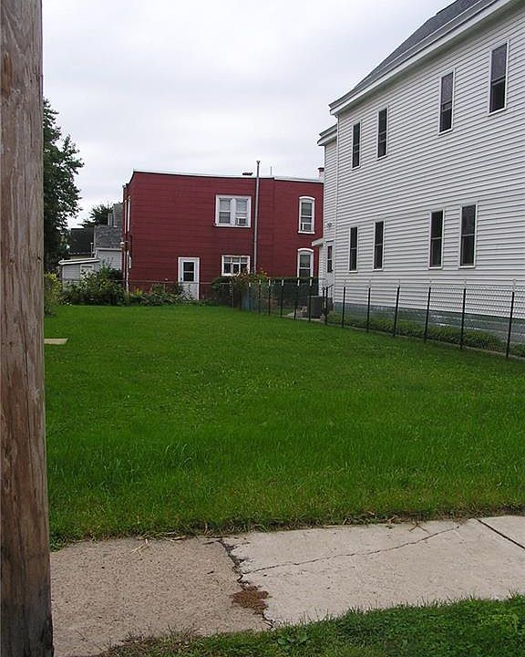 2nd image of 179 Mackinaw St