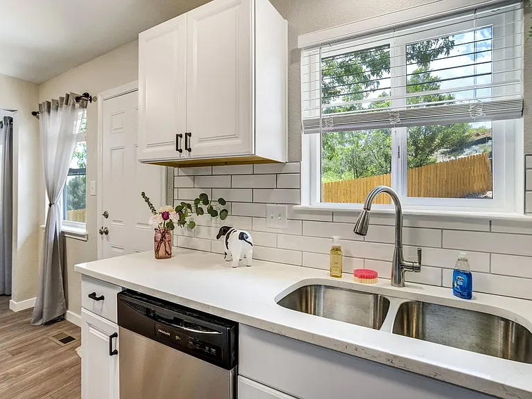 985 Apollo Ct — Photo 26