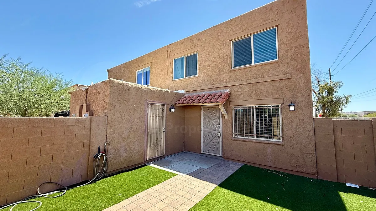 2 bed, 1.5 bath, 924 sqft, $1,349 — Photo 4