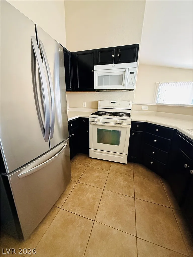 3 bed, 2.0 bath, 1377 sqft, $1,850 — Photo 4