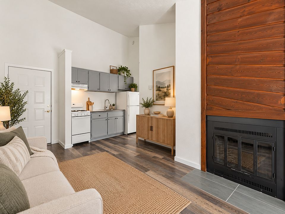 1st image of 2415 Spruce St APT 3
