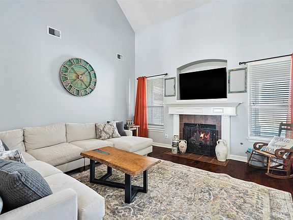 3rd image of 13915 Martinique Ln
