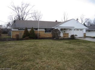 932 Cranbrook Dr, Highland Heights, OH 44143