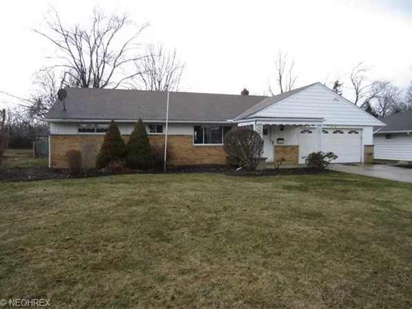 932 Cranbrook Dr, Highland Heights, OH 44143