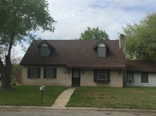 18 Donna Dr, Uvalde, TX 78801