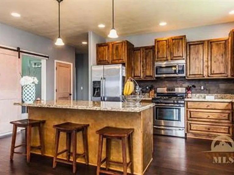 202 Farmall Ln — Photo 11