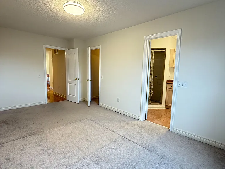 937 Ledbury Cres — Photo 25