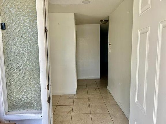 2nd image of 5371 NE 17TH Terrace