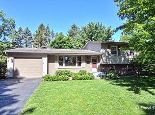 196 Marian Pkwy, Crystal Lake, IL 60014