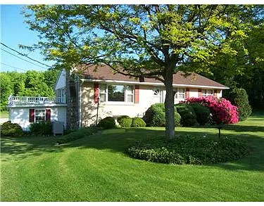 2894 N Hermitage Rd photo 1