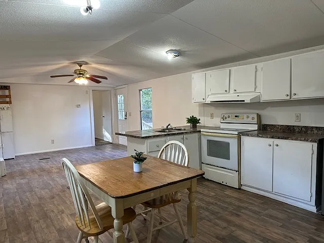 173 Robbins Ave — Photo 2