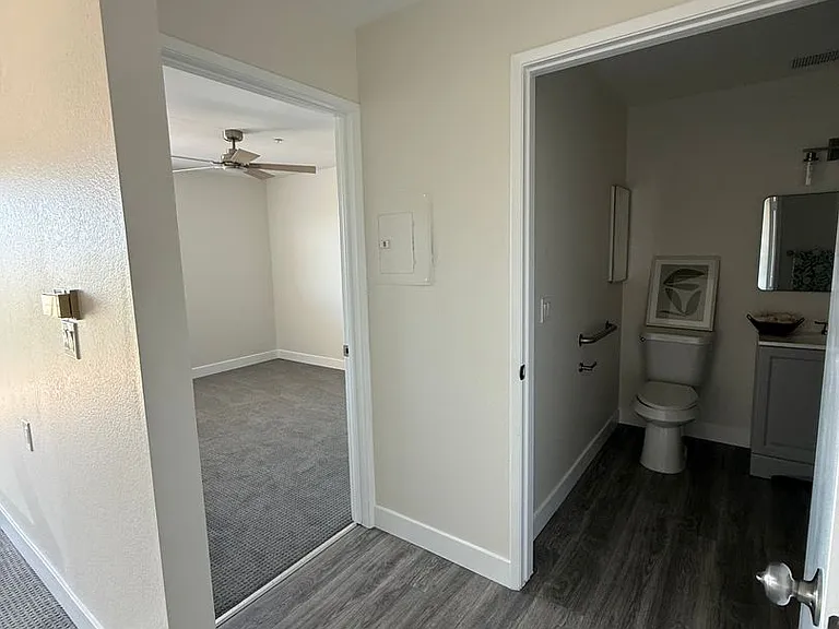 Hawaiian Terrace Apartments — Photo 8