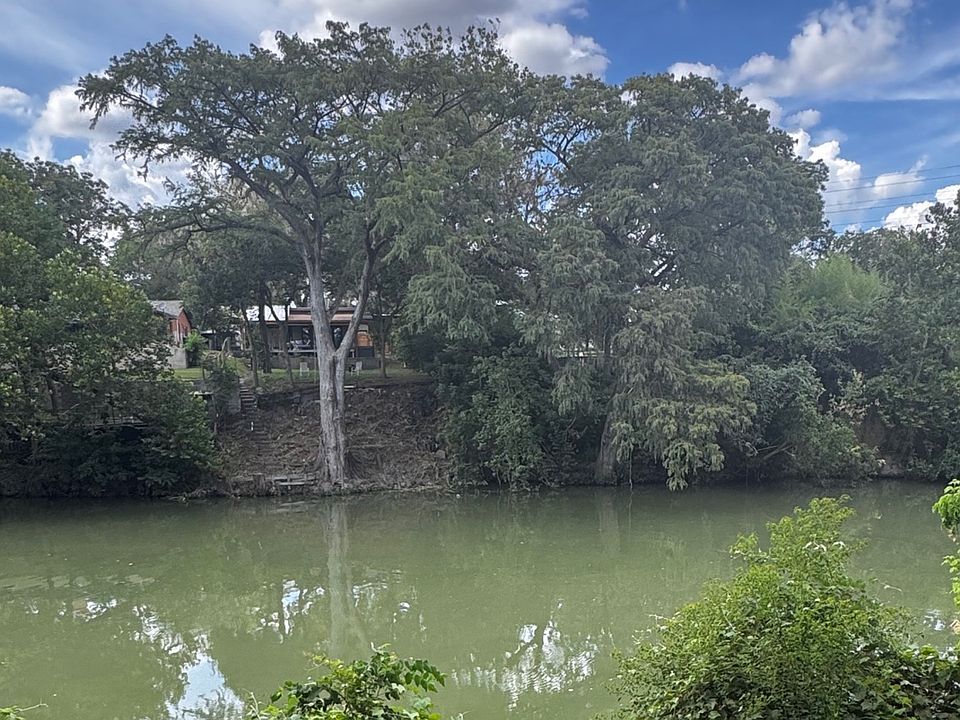 2nd image of 380 GUADALUPE RIVER DR LOT 7