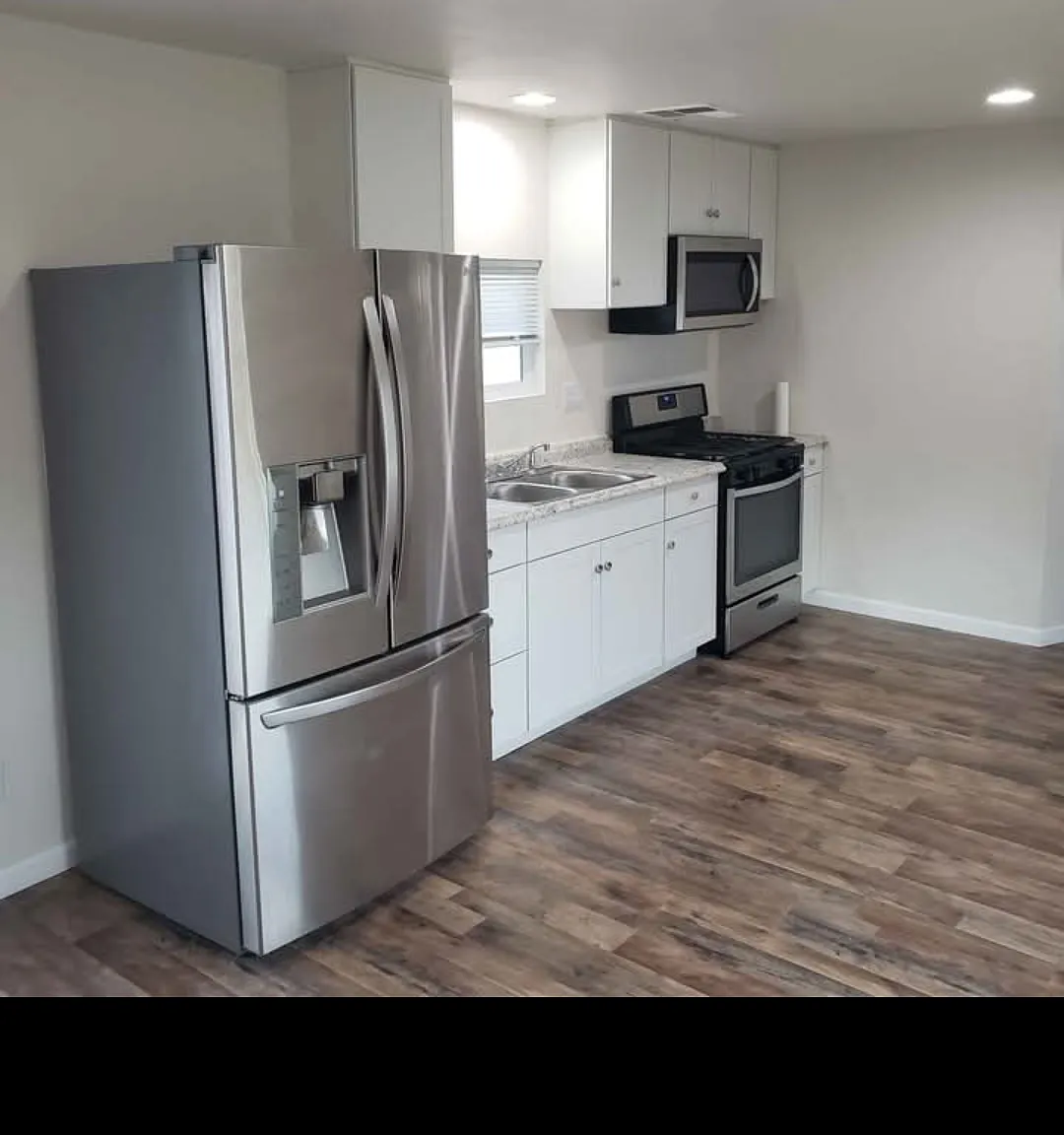 2 bed, 850 sqft, $2,000 — Photo 3
