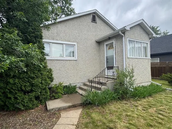 1301 107th St, North Battleford, SK S9A 1Z6