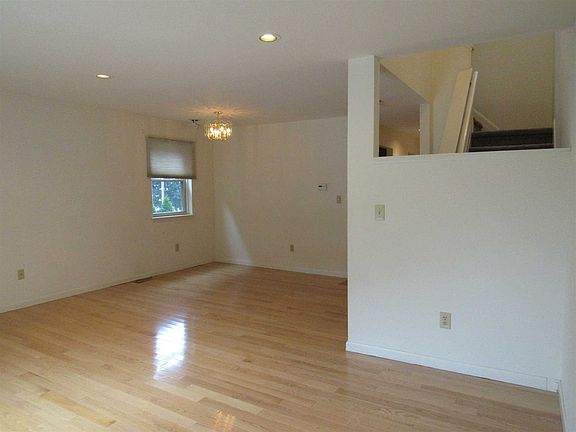 5th image of 61 Sterling Pl