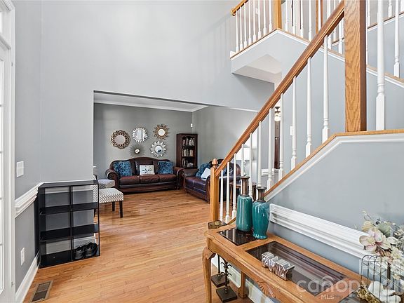 5th image of 1818 Fox Hunt Ct