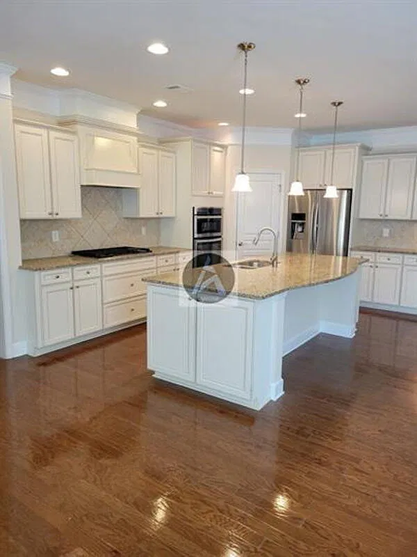 5 bed, 4.0 bath, 3578 sqft, $4,200 — Photo 2