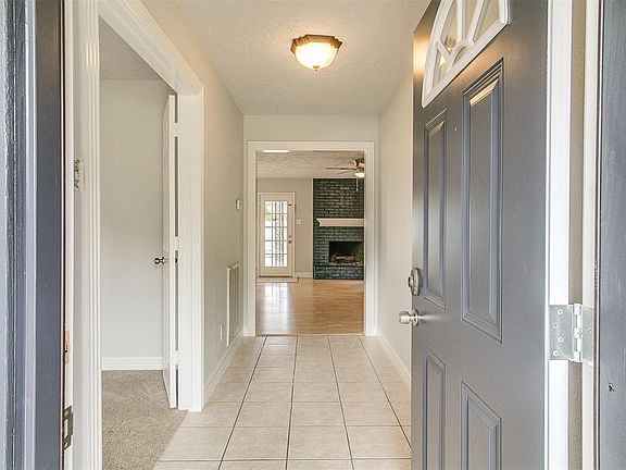 4th image of 5509 Thornwood Cir