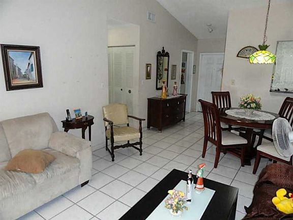 5th image of 410 NW 114th Ave #12105