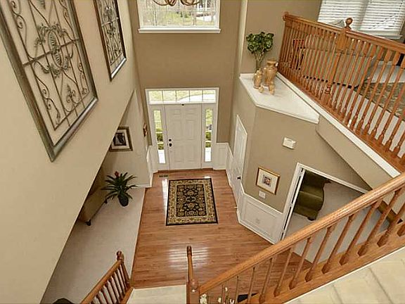 3rd image of 6825 Woodhaven Pl