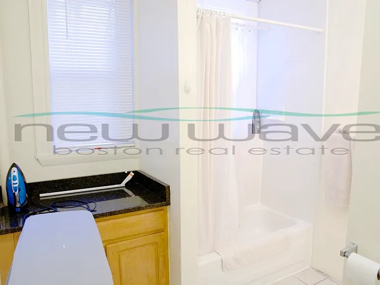 51 Queensberry St #3 — Photo 6