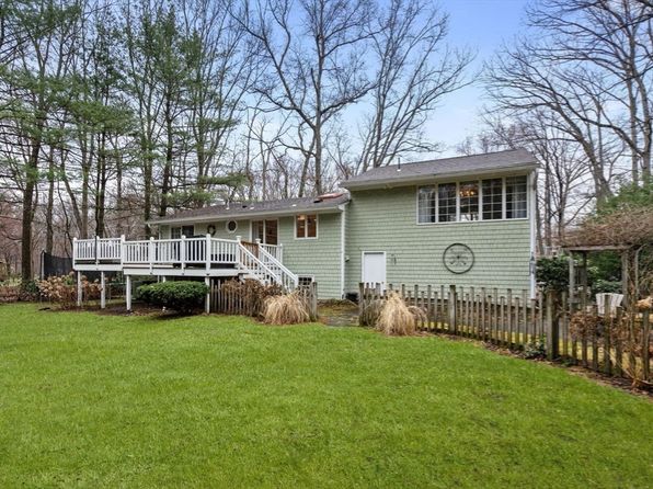 151 Abbey St, South Hadley, MA 01075