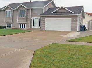 2806 10th Ave SE, Mandan, ND 58554