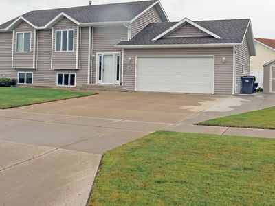 2806 10th Ave SE, Mandan, ND, 58554