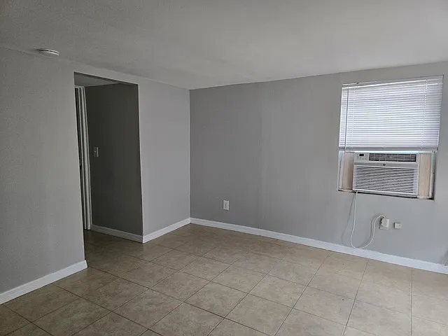 514 Avenue C NE #1 — Photo 3
