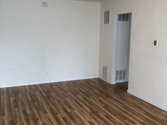 2nd image of 501 S Oxford Ave APT 19