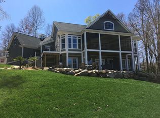 6946 Pine Moss Ln, Lake Wylie, SC 29710