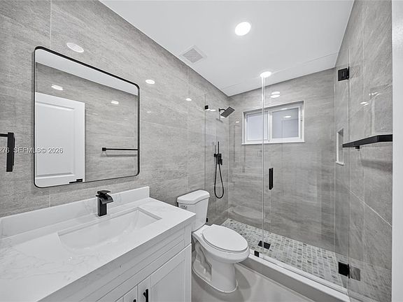 5th image of 222 SW 58th Ave